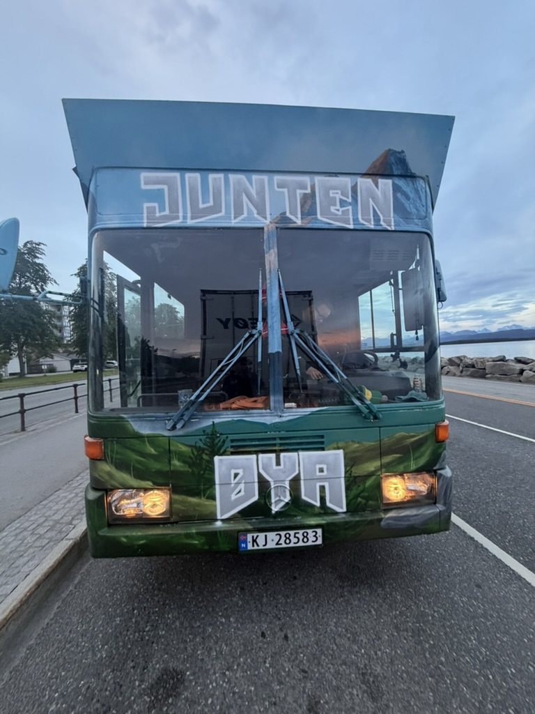 Junten – buss fra Busser AS